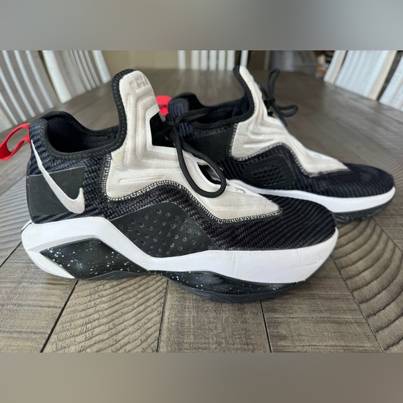 Nike LeBron Soldier Basketball Sneakers Men’s Size 8.5